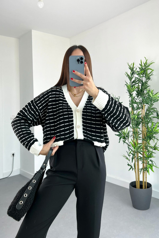 Pole Siyah Pirinç Düğme Detaylı Süs Cepli Hırka