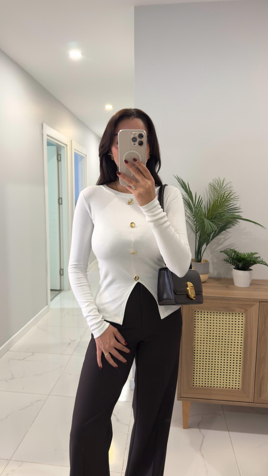 Jesla Açık Ekru Gold Düğme Detaylı Bluz