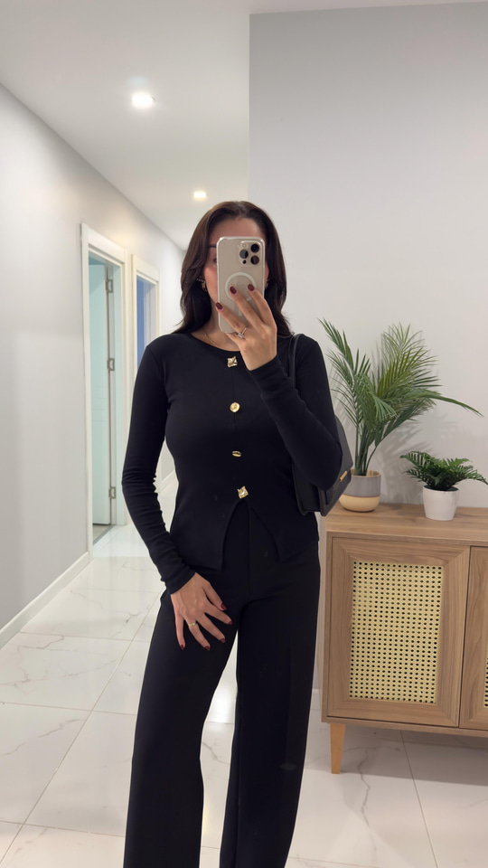 Jesla Siyah Gold Düğme Detaylı Bluz