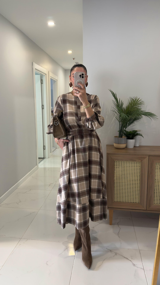 Joyya Kahve Bej Ekoseli Kuşaklı Elbise