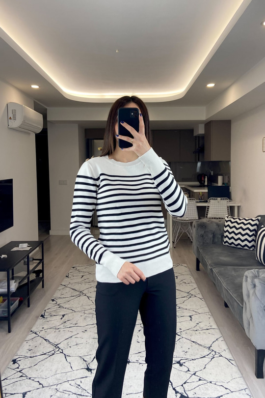 Çizgili Gold Düğme Detaylı Triko