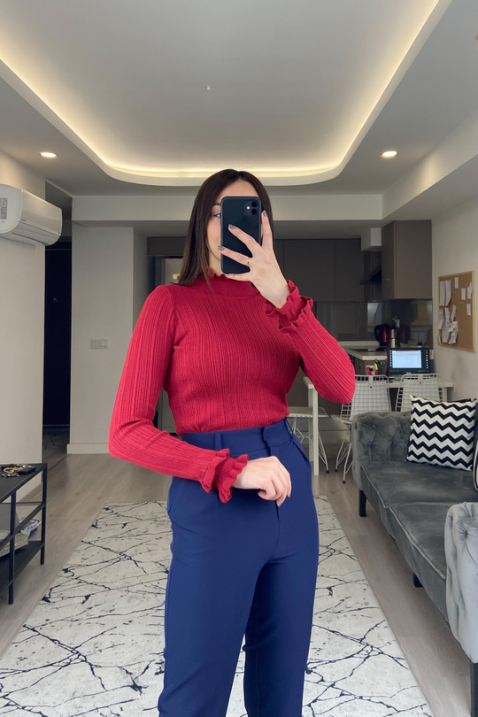 Kırmızı Fırfırlı Triko
