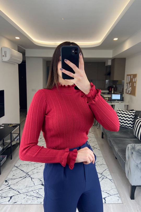 Kırmızı Fırfırlı Triko