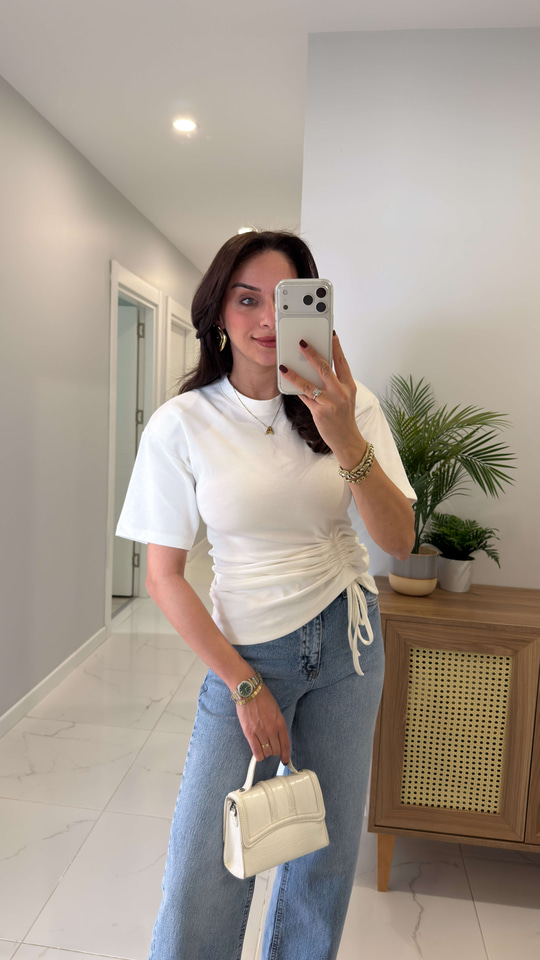 Letra Ekru Büzgü Detaylı Tişört