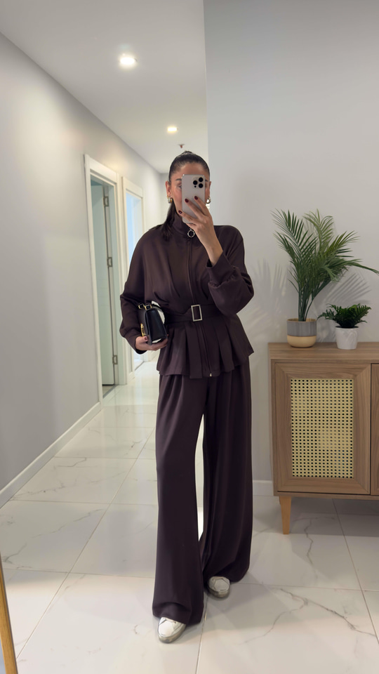 Lilyana Acı Kahve Bel Oturmalı Kemerli Pantolon Takım