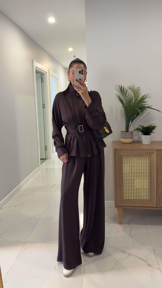 Lilyana Acı Kahve Bel Oturmalı Kemerli Pantolon Takım