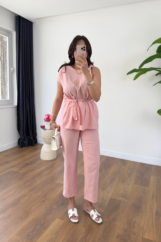 Linda Pembe Omuzu Burmalı Kuşaklı Bluz Pantolon Takım