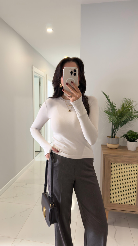 Lioren Bej Parmak Geçirme Detaylı Bluz