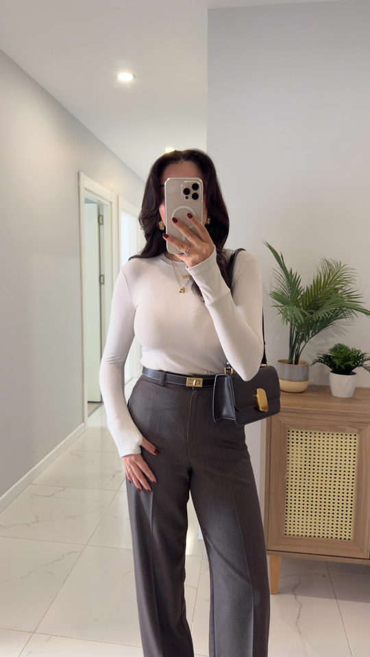 Lioren Bej Parmak Geçirme Detaylı Bluz