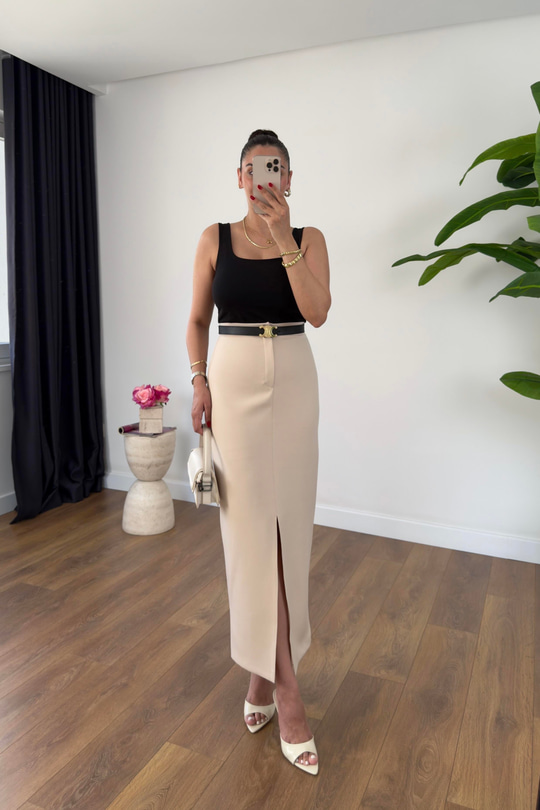 Lolita Bej Önden Yırtmaç Detaylı Maxi Boy Etek