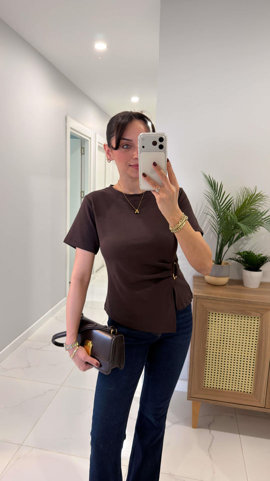 MD Handa Kahve Toka Detaylı Tişört Bluz