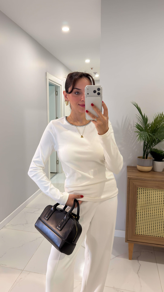 MD Vetra Beyaz Yakası İşleme Detaylı Bluz
