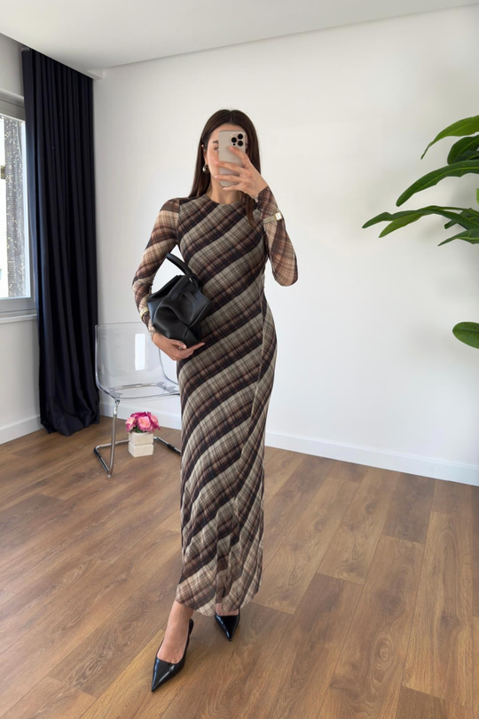 Mulena Kahve Bej Desenli Maxi Boy Elbise