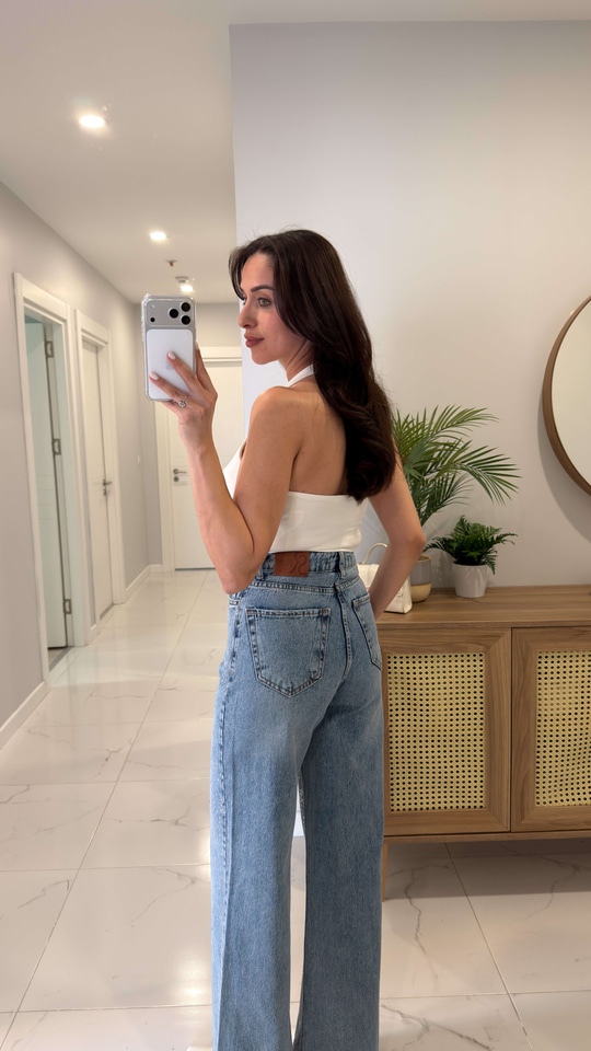 Nullas Ekru Halter Yaka Toka Detaylı Bluz