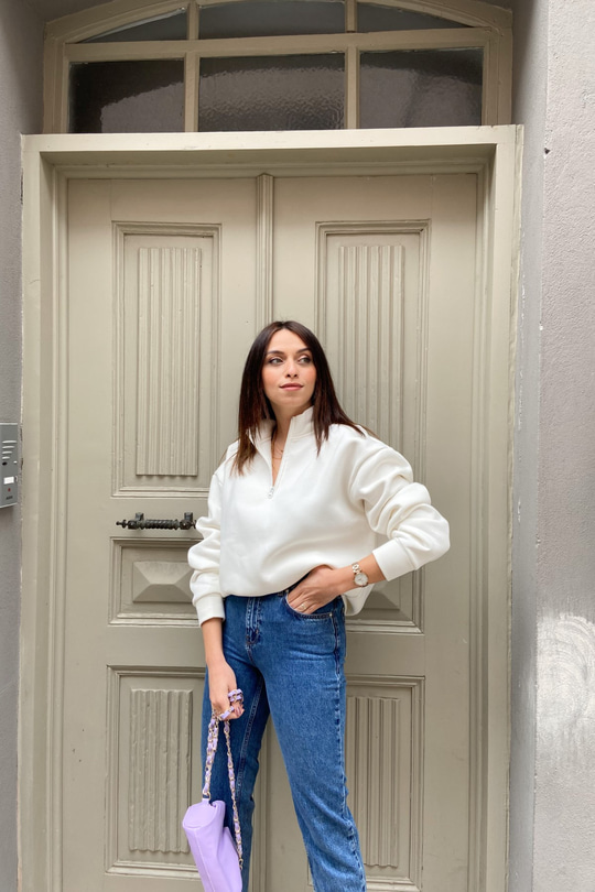 Beyaz Fermuarlı Sweatshirt