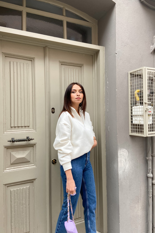 Beyaz Fermuarlı Sweatshirt