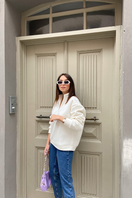 Beyaz Fermuarlı Sweatshirt