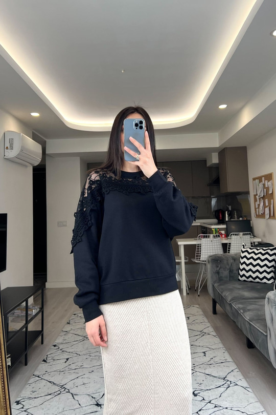 Cream Siyah Tül Detaylı Sweatshirt