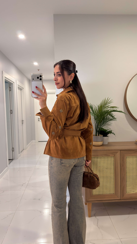 Tesra Taba Nakış Detaylı Kemerli Süet Ceket