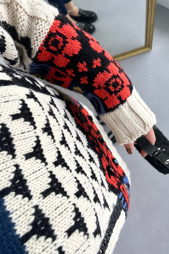 Çok Renkli Boncuk Detaylı Örme Triko