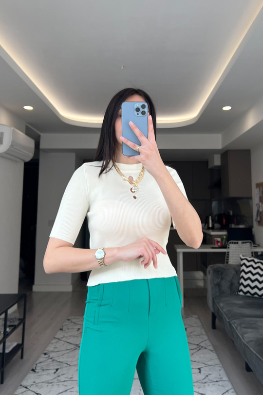 Ekru Pencere Detaylı Triko