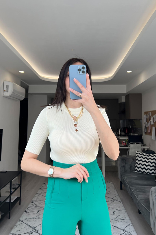 Ekru Pencere Detaylı Triko