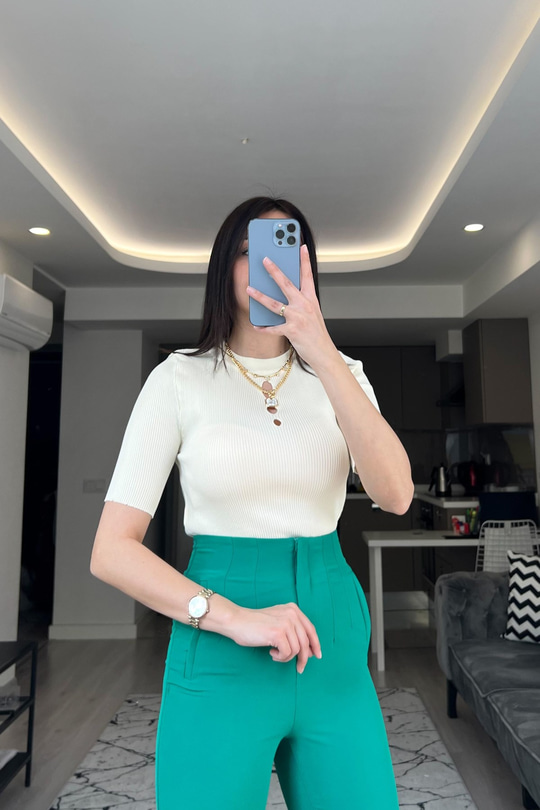 Ekru Pencere Detaylı Triko