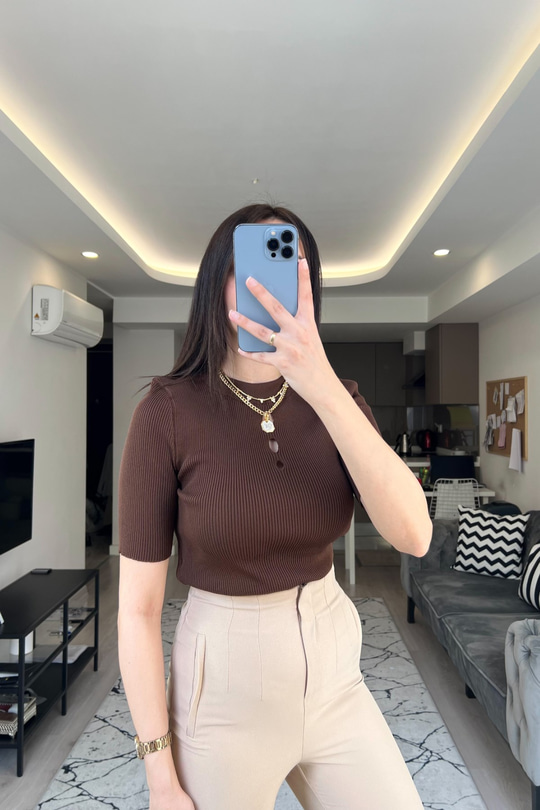 Kahve Pencere Detaylı Triko