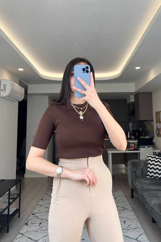 Kahve Pencere Detaylı Triko
