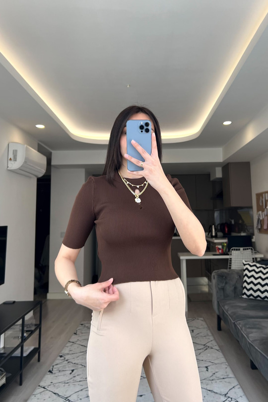 Kahve Pencere Detaylı Triko