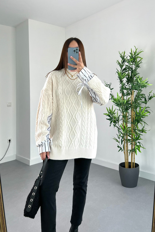 Krem Kolları Gömlek Detaylı Tunik Kazak