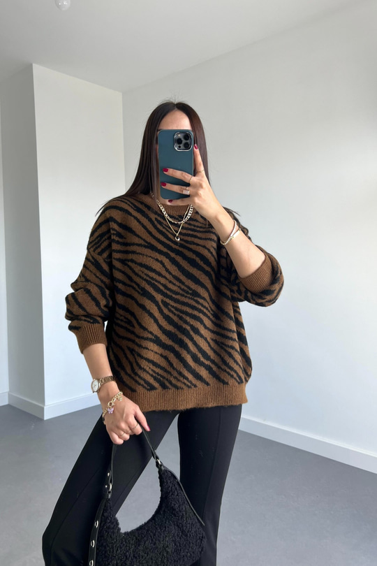 Siyah Kahve Zebra Desenli Kazak