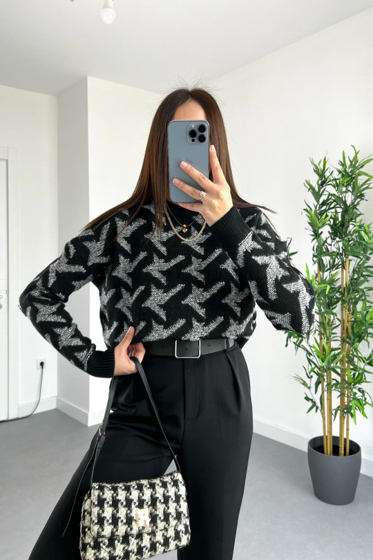 Siyah Origami Desen Bisiklet Yaka Triko