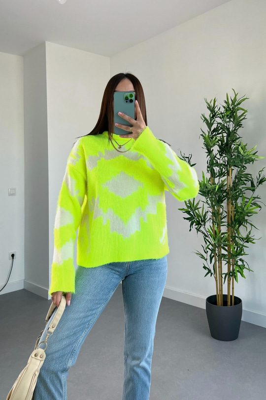 Velte Neon Tüylü Soyut Desenli Triko