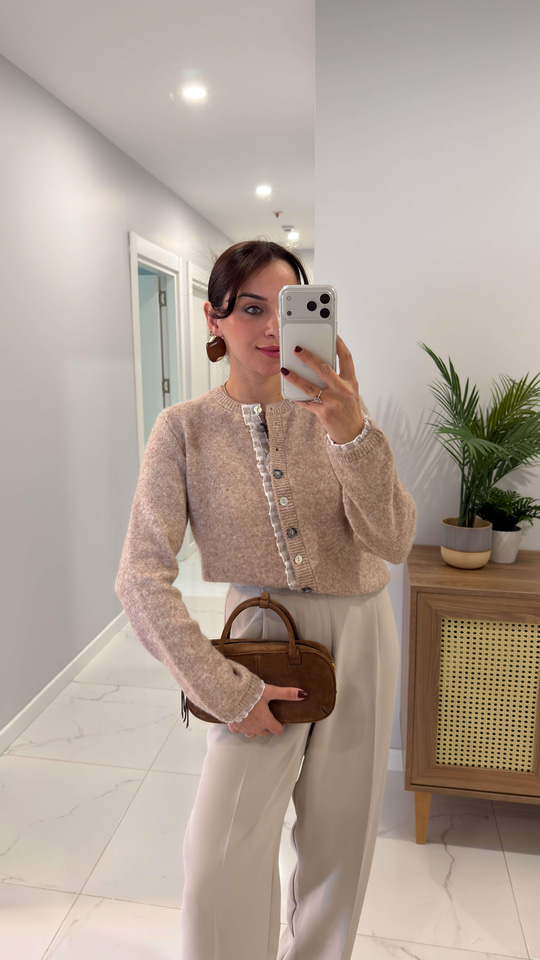 Ulla Bej Dantel Detaylı Hırka