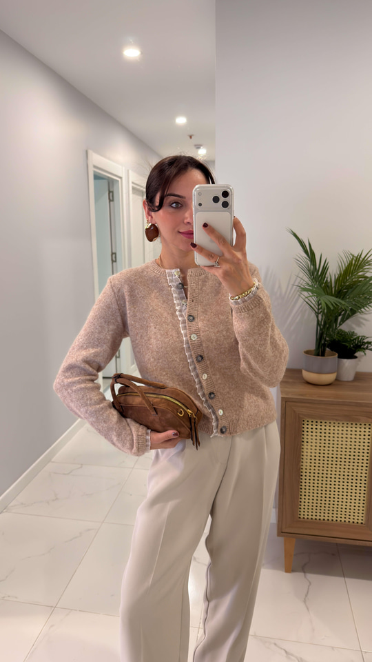 Ulla Bej Dantel Detaylı Hırka