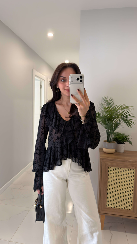 ZR Fery Siyah İşleme Detaylı Fırfırlı Bluz