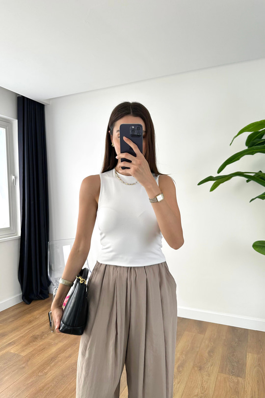 ZR Lela Beyaz Bisiklet Yaka Crop Tişört