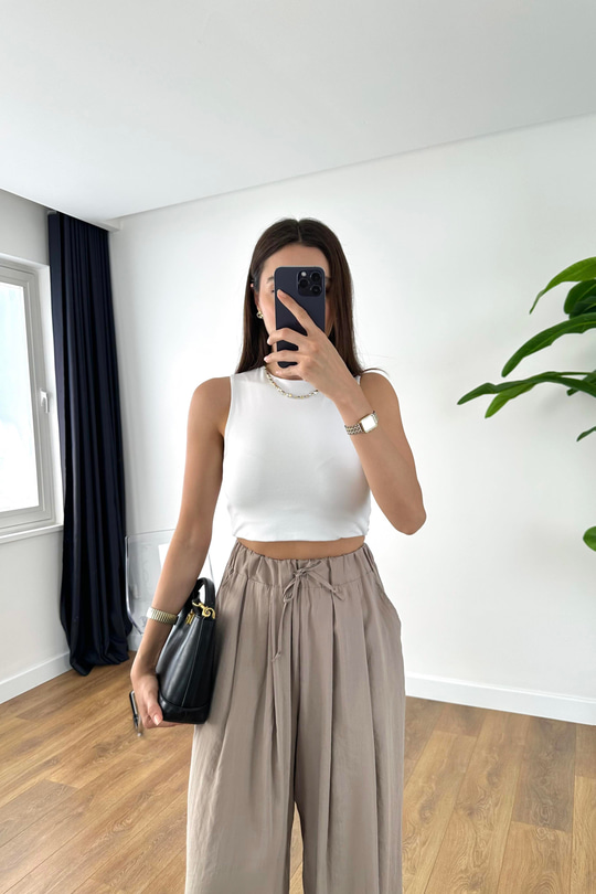 ZR Lela Beyaz Bisiklet Yaka Crop Tişört