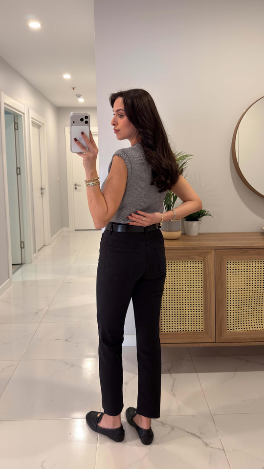 ZR Wita Siyah Kesik Paça Boy Fit Jean