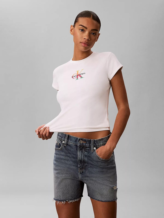 Calvin Klein Calvin Klein Kadın Slim Fit Yuvarlak Yakalı Pamuklu CK Logo Baskılı Kısa Kollu Beyaz T-Shirt LV047G832G-YAF