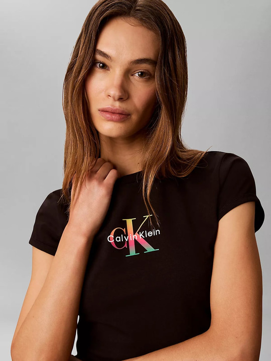 Calvin Klein Calvin Klein Kadın Slim Fit Yuvarlak Yakalı Pamuklu CK Logo Baskılı Kısa Kollu Siyah T-Shirt LV047G832G-UB1