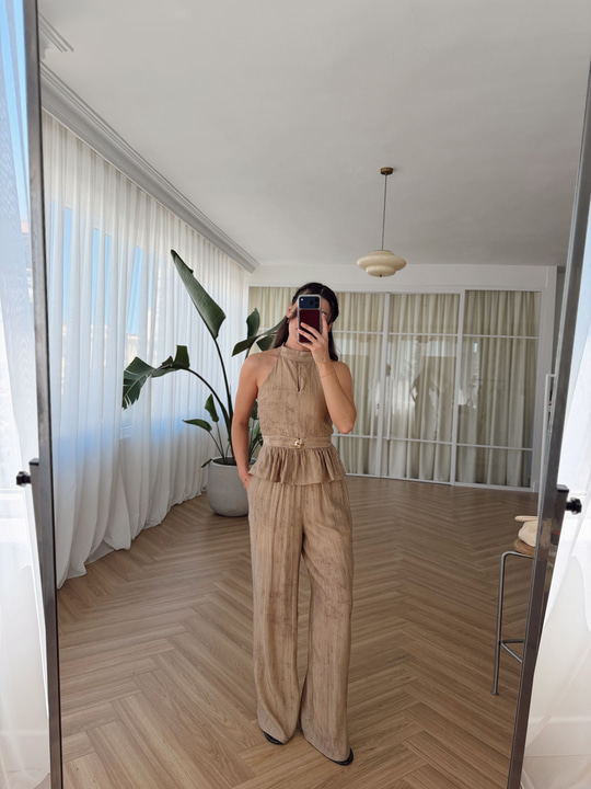  Gold Aksesuarlı Bluz - Pantolon Takım Camel