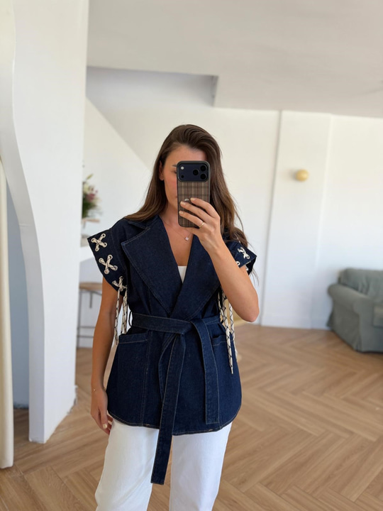 Bağcık Detaylı Kuşaklı Kot Yelek