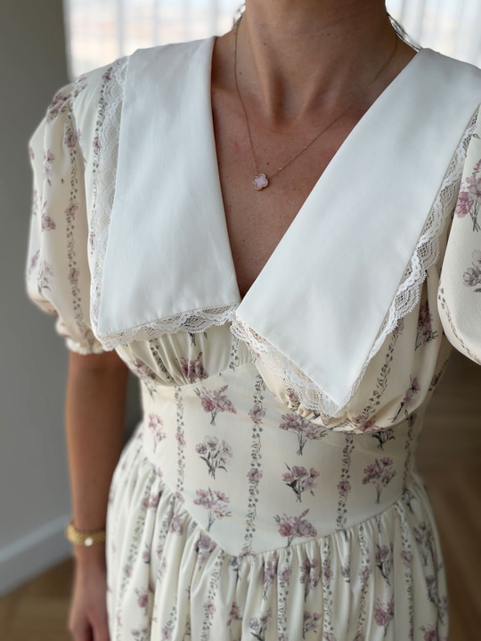 Beyaz Yakalı Floral Desen Elbise
