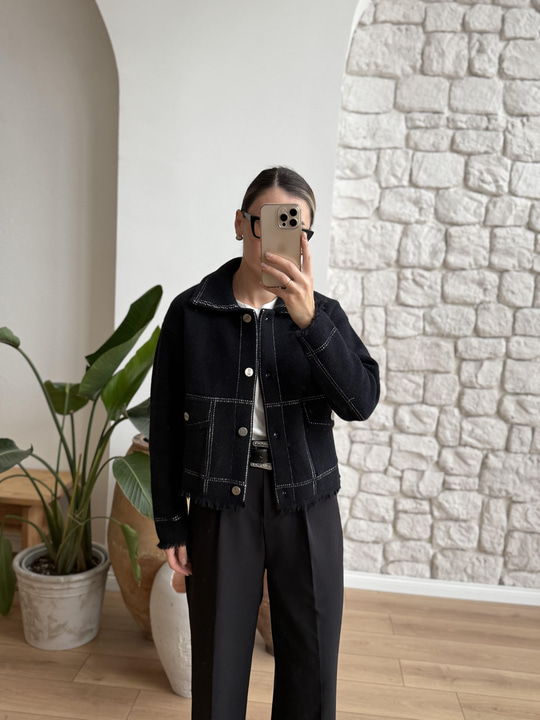 Biyeli Siyah Triko Ceket
