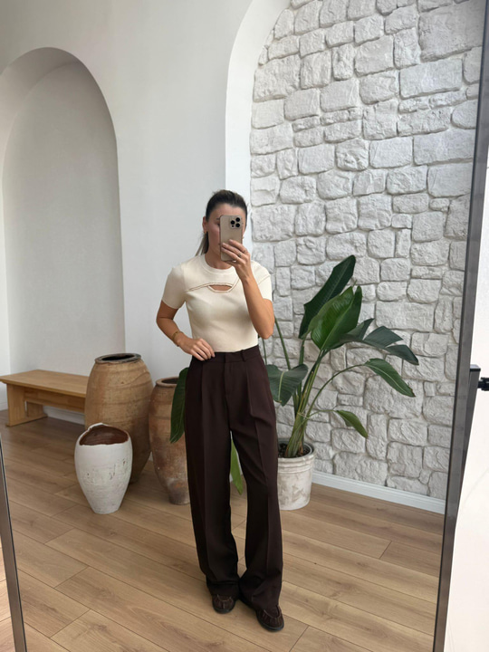 Boncuk Ve Göğüs Dekolteli Ekru Triko