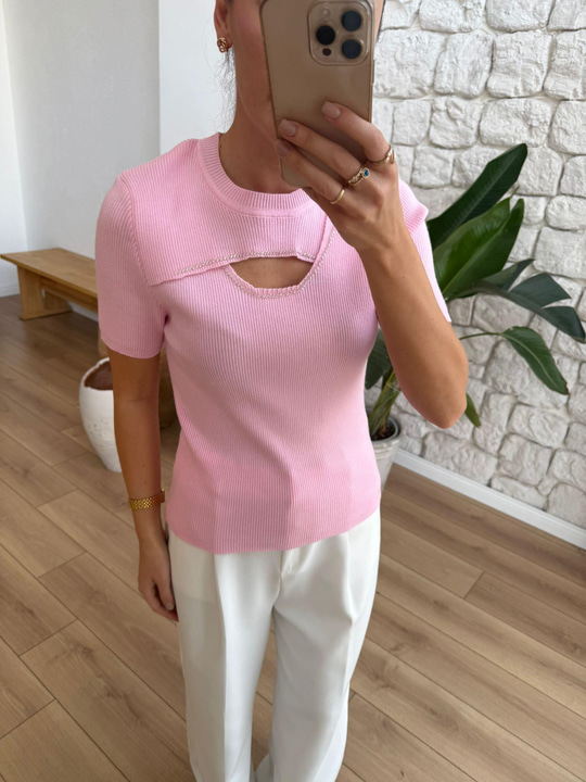 Boncuk Ve Göğüs Dekolteli Pembe Triko