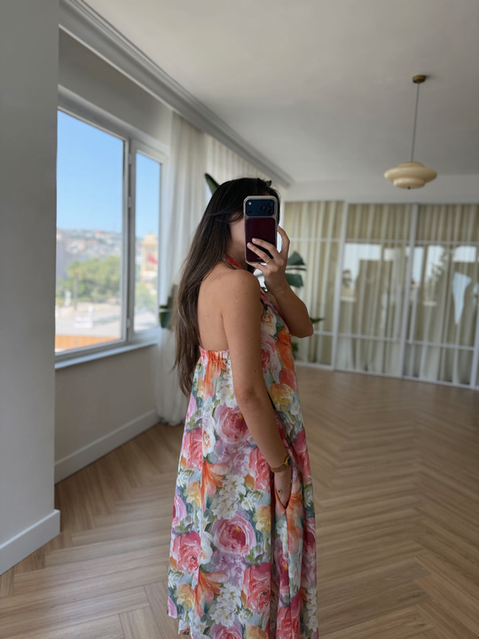 Boyundan Bağlamalı Floral Desen Elbise
