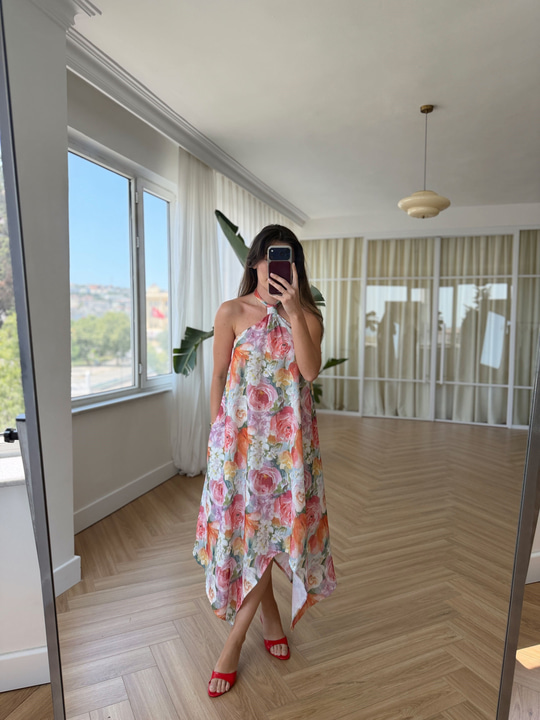 Boyundan Bağlamalı Floral Desen Elbise